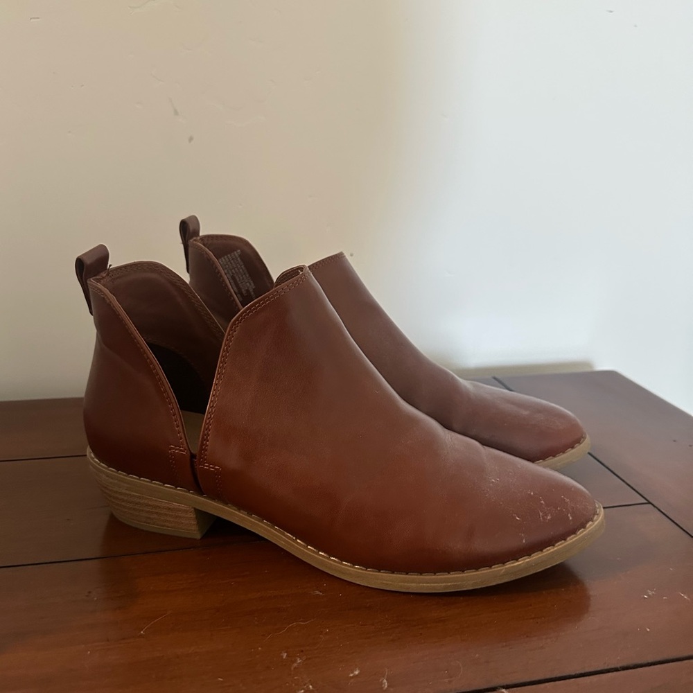 Universal Thread booties